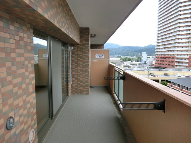 ◆２沿線以上利用可◆バルコニー広々３ＬＤＫ住戸◆全居室収納スペース付き◆パデシオン西大津のバルコニー|バルコニー