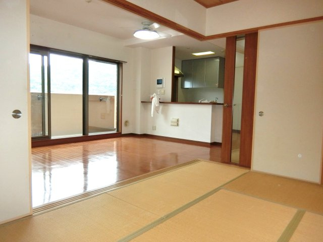 ◆２沿線以上利用可◆バルコニー広々３ＬＤＫ住戸◆全居室収納スペース付き◆パデシオン西大津の和室|和室