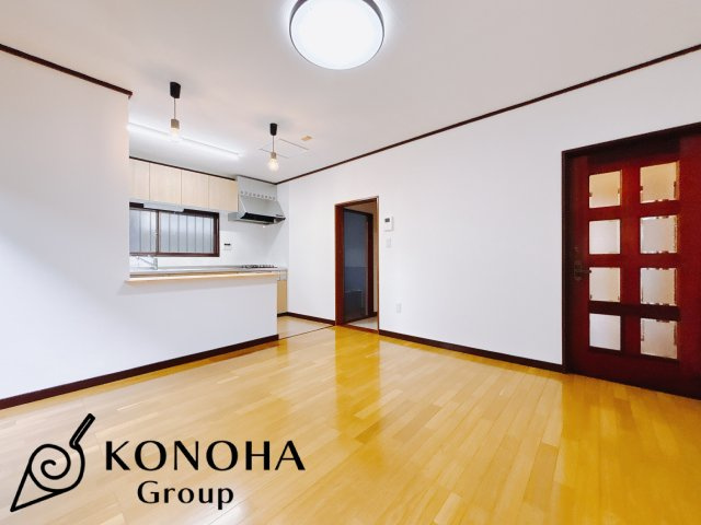 【中古戸建】安中市大竹の居間・リビング|■リビング｜陽当たり良好のリビングダイニング♪賃貸では叶わなかった、お友達とのホームパーティや大音量で映画やテレビを楽しむことができます(*^^*)