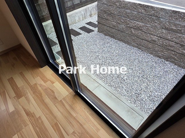 高知市鴨部　新築戸建ての前面道路含む現地写真