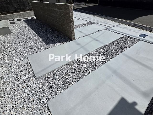 高知市鴨部　新築戸建ての駐車場