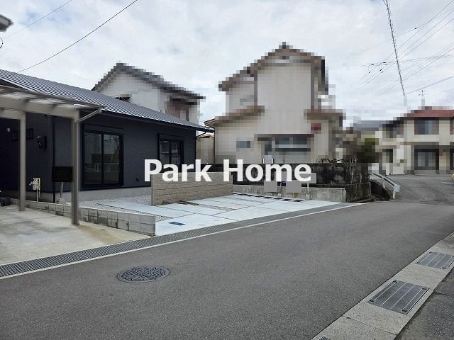 高知市鴨部　新築戸建ての前面道路含む現地写真
