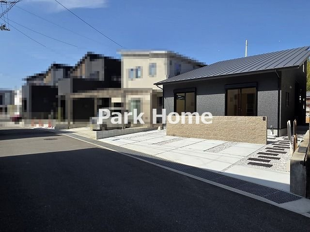 高知市鴨部　新築戸建ての前面道路含む現地写真