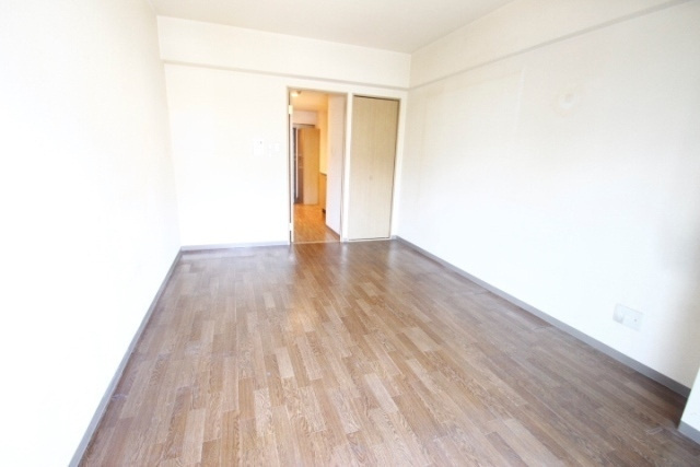 ハイツリリアンの居間・リビング