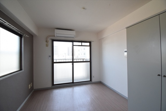 コーポ御幸の洋室|ゆったりした洋室です