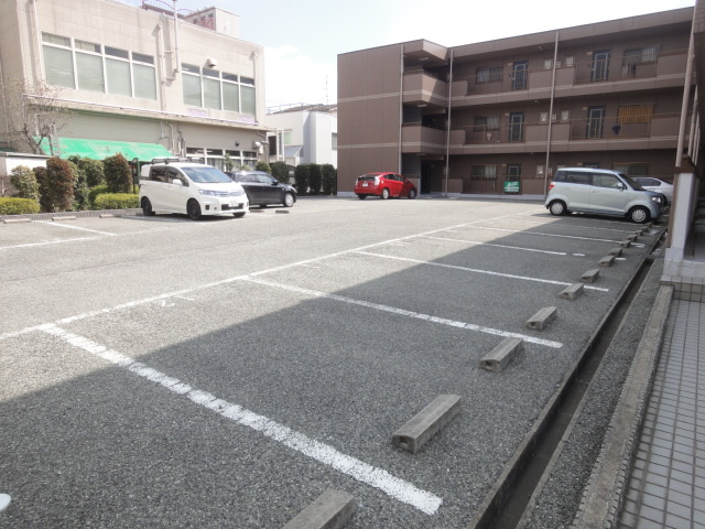 アーバンステージの駐車場