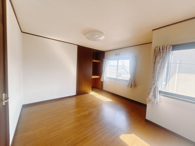 【中古戸建】高崎市江木町の洋室|■2階洋室｜2階各居室には収納をご用意しています♪常にお部屋を綺麗に保てます！小さなお子様も自然とお片付けができるようになるのでうれしいですよね！