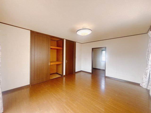 【中古戸建】高崎市江木町の洋室|■2階洋室｜子供部屋のメリットは「自立心を養うことができる」「自分で整理整頓できるようになる」そして、お子様が成長した際には「プライバシーを確保できる」といい事だらけ♪