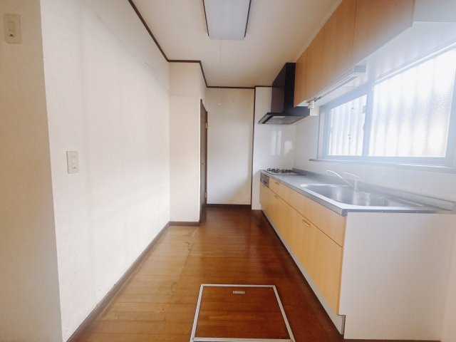 【中古戸建】高崎市江木町のキッチン|■キッチン｜全スライド式収納キッチン♪お皿や鍋の出し入れもラクラクです（＾＾）！