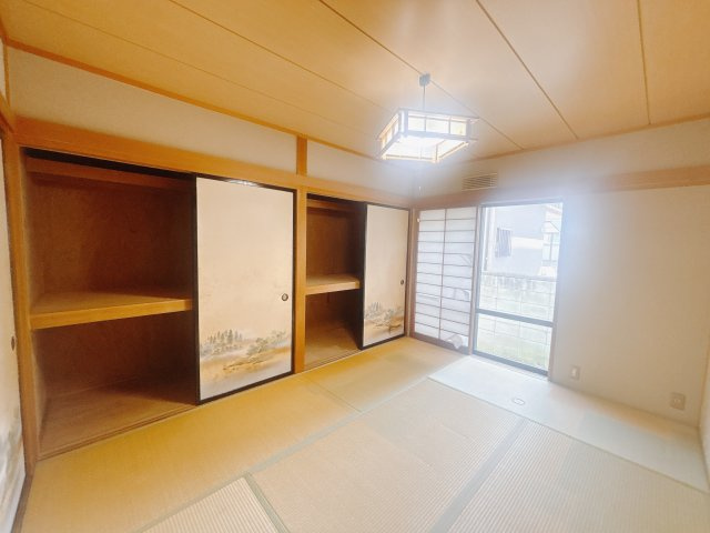【中古戸建】高崎市江木町の和室|■1階和室｜和室を書斎にしたり、冬にはコタツを敷いて家族みんなで年越しをするのもいいですね。家族みんなのお気に入りの空間になります♪