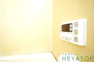 【設備】 | 追焚き機能付き給湯器リモコン（同仕様写真）