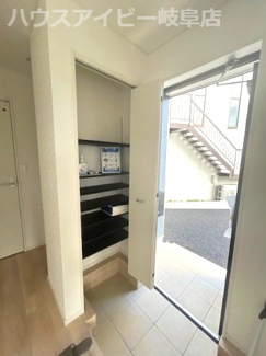 【玄関】 | 各務原市那加新田町新築建売残り1棟！新那加駅10分！那加第一小学校まで9分！お車3台以上可能！ | 各務原市那加新田町新築建売残り1棟！新那加駅10分！那加第一小学校まで徒歩9分！お車3台以上可能！