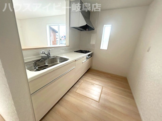 【キッチン】 | 各務原市那加新田町新築建売残り1棟！新那加駅10分！那加第一小学校まで9分！お車3台以上可能！ | 各務原市那加新田町新築建売残り1棟！新那加駅10分！那加第一小学校まで徒歩9分！お車3台以上可能！