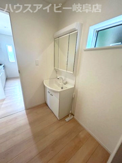 【独立洗面台】 | 各務原市那加新田町新築建売残り1棟！新那加駅10分！那加第一小学校まで9分！お車3台以上可能！ | 各務原市那加新田町新築建売残り1棟！新那加駅10分！那加第一小学校まで徒歩9分！お車3台以上可能！