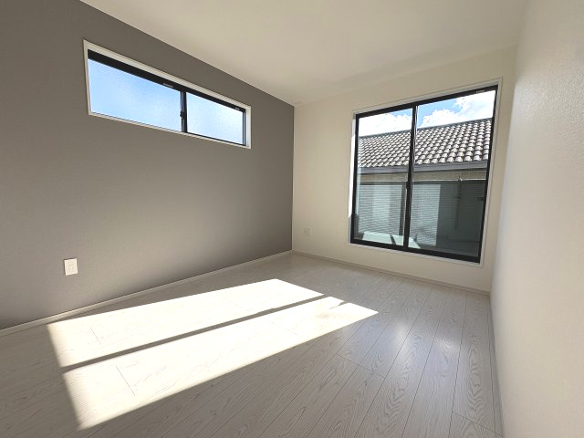 【寝室】 | 福岡市東区雁の巣1丁目4期　1号棟（全2棟）【仲介手数料無料・0円】 | 現地写真。2階主寝室です。