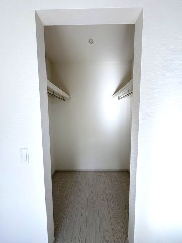 【収納】 | 福岡市東区雁の巣1丁目4期　1号棟（全2棟）【仲介手数料無料・0円】 | 現地写真。ウォークインクローゼットです。