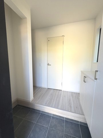 【玄関】 | 福岡市東区雁の巣1丁目4期　1号棟（全2棟）【仲介手数料無料・0円】 | 現地写真。