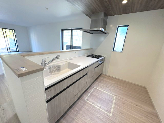 【キッチン】 | 福岡市東区雁の巣1丁目4期　1号棟（全2棟）【仲介手数料無料・0円】 | 現地写真。