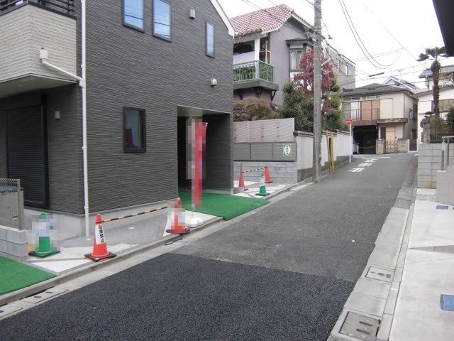 【前面道路含む現地写真】 | 板橋区赤塚新町3丁目新築戸建全3棟。最終1棟。 | 前面道路含む現地写真です