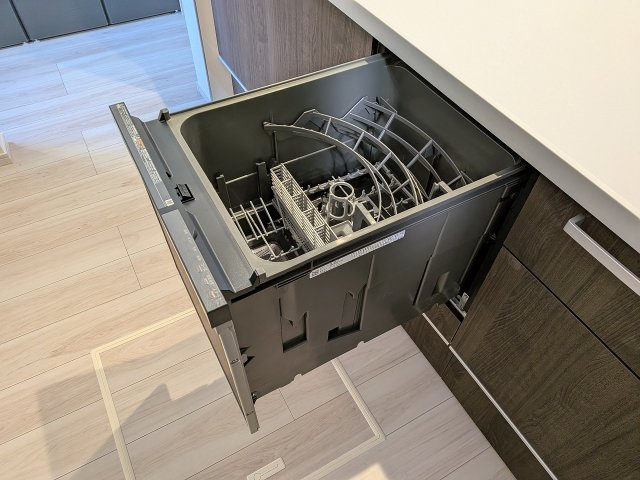 八王子市　長房町　新築一戸建て　４期のキッチン|～食洗機付き　食事後の食器洗いはお任せ、家族でゆっくりとくつろげます～