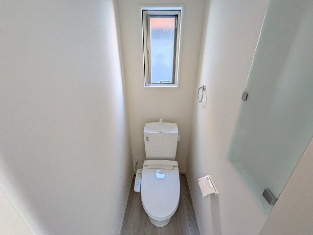 八王子市　長房町　新築一戸建て　４期の独立洗面台|～暖房温水洗浄機能付きトイレ　冬場は特に嬉しい機能ですね～