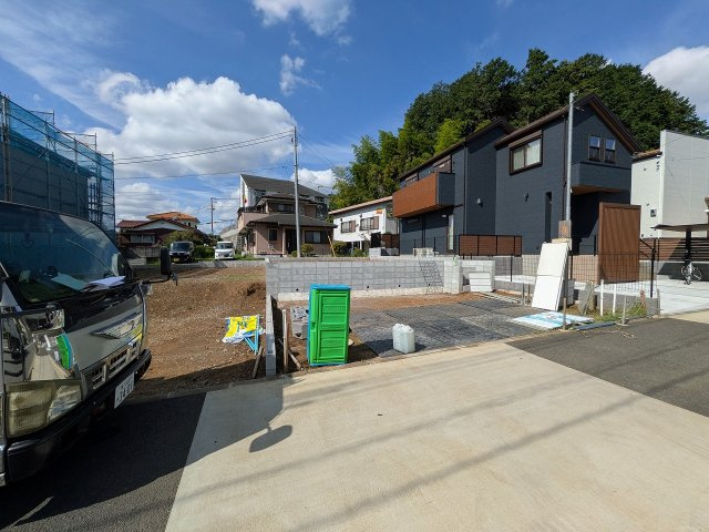 八王子市　長房町　新築一戸建て　４期の駐車場|～並列2台駐車可能カースペース～