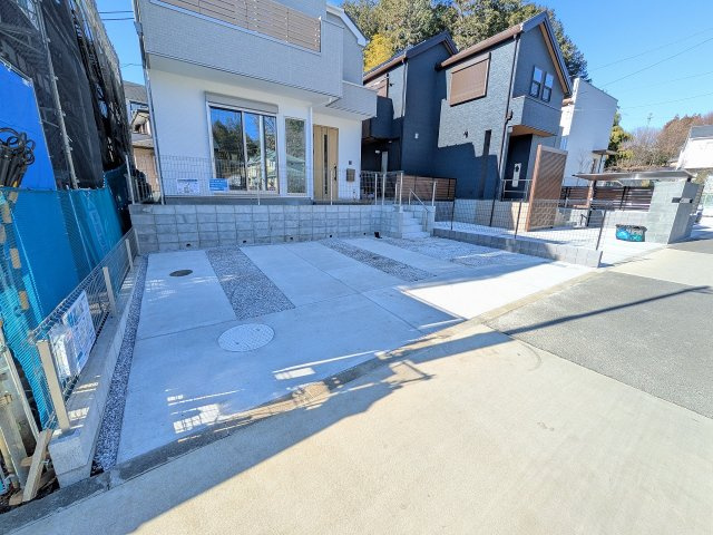 八王子市　長房町　新築一戸建て　４期の駐車場|～並列2台駐車可能カースペース～