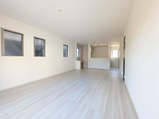 八王子市　長房町　新築一戸建て　４期の居間・リビング|～20.0帖の明るいLDKで、家族団欒の時間をお過ごしいただけます～