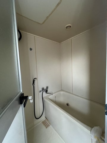 阪南市貝掛店舗付戸建　の浴室