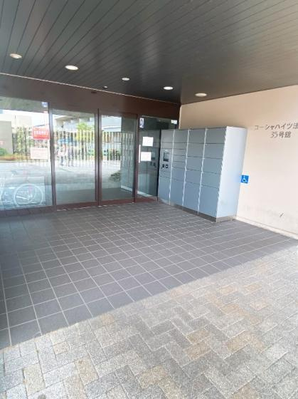大阪市中央区法円坂１丁目の賃貸マンションのエントランス