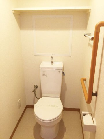 大阪市中央区法円坂１丁目の賃貸マンションのトイレ