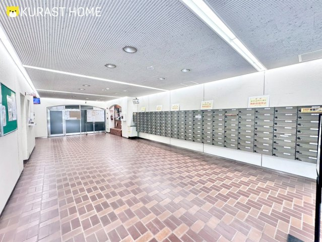 日商岩井朱雀マンション　8階のエントランス