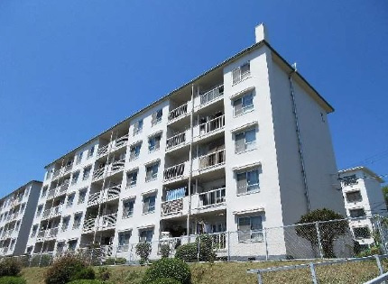 垂水上高丸住宅C棟の外観