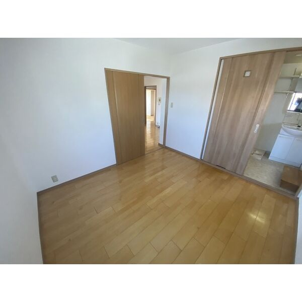 ガーデン千里山の洋室