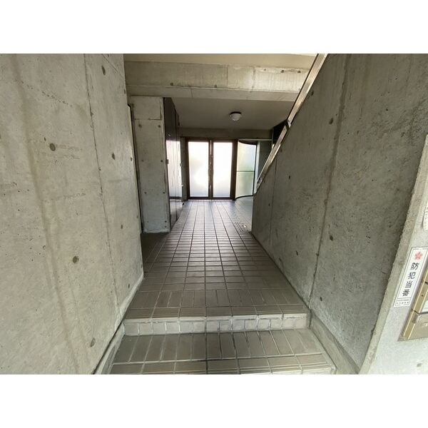 ガーデン千里山のエントランス