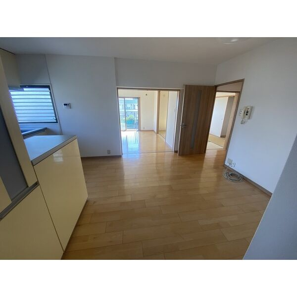 ガーデン千里山の居間・リビング