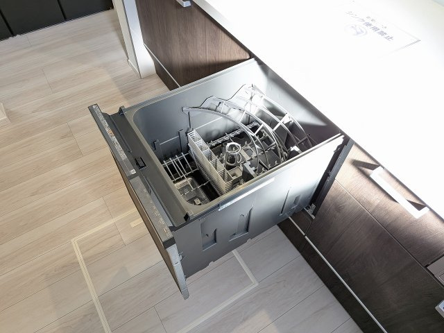 八王子市　長房町　新築一戸建て　４期のキッチン|～食洗機付き　食事後の食器洗いはお任せ、家族でゆっくりとくつろげます～