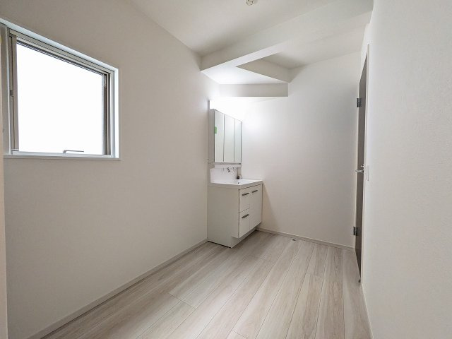 八王子市　長房町　新築一戸建て　４期の脱衣所|～ゆとりある広さの脱衣所～