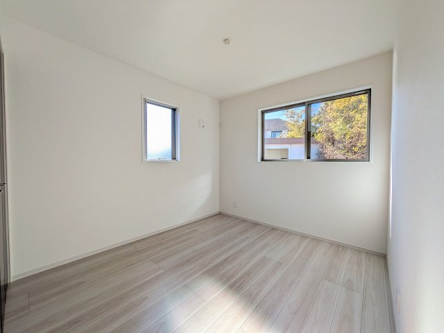 八王子市　長房町　新築一戸建て　４期の洋室|～2階5.2帖の洋室　2面採光で明るく風通しの良いお部屋です～