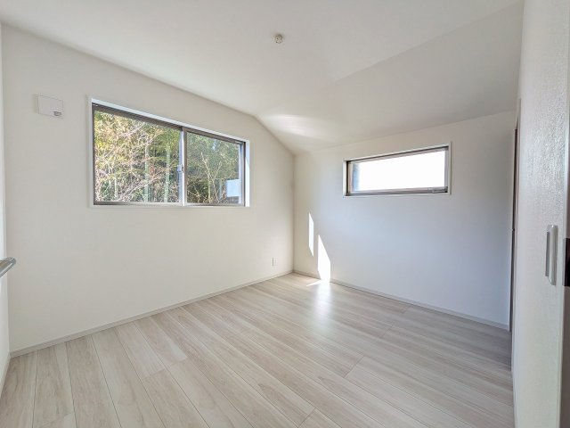八王子市　長房町　新築一戸建て　４期の子供部屋|～2階5.2帖の洋室　2面採光で明るく風通しの良いお部屋です～