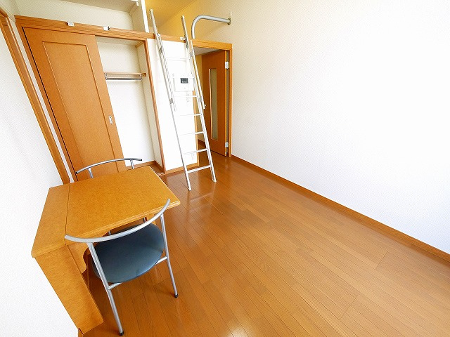 レオパレスいぶきの洋室|きれいな洋室です