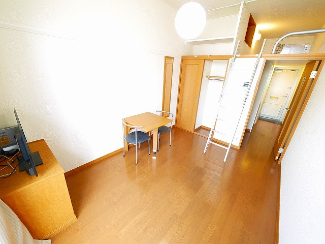 レオパレスいぶきの居間・リビング|ゆったりとした居間です