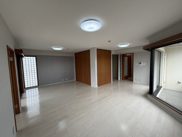 パレシェール苦楽園北夙川通りの居間・リビング|こちらの居間で趣味の時間をお楽しみください