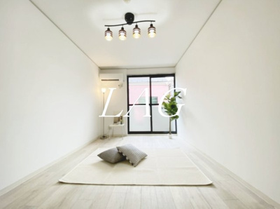 【居間・リビング】 | エルデ明大前 | 洋室のお部屋です)