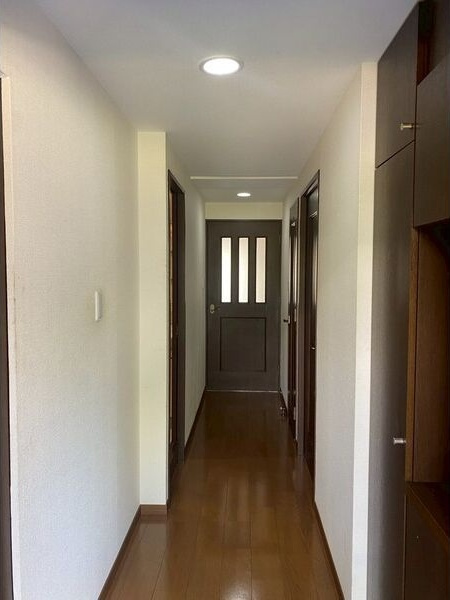 ネオハイツ名和の玄関