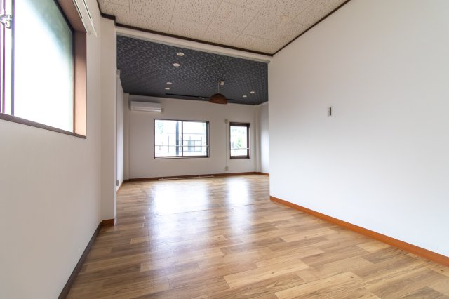 足利市通５丁目の店付住宅の洋室