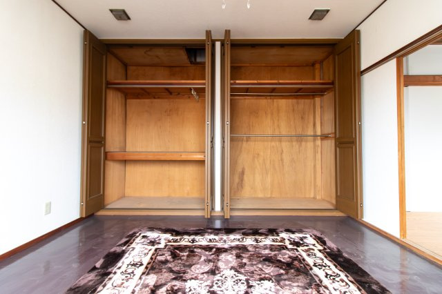 足利市通５丁目の店付住宅の収納