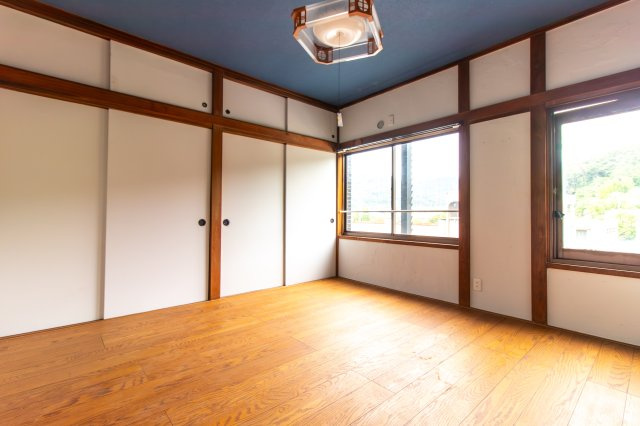 足利市通５丁目の店付住宅の洋室