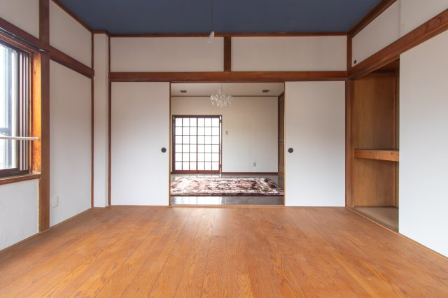 足利市通５丁目の店付住宅の中庭