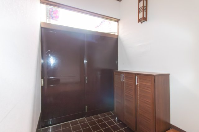 足利市通５丁目の店付住宅の玄関